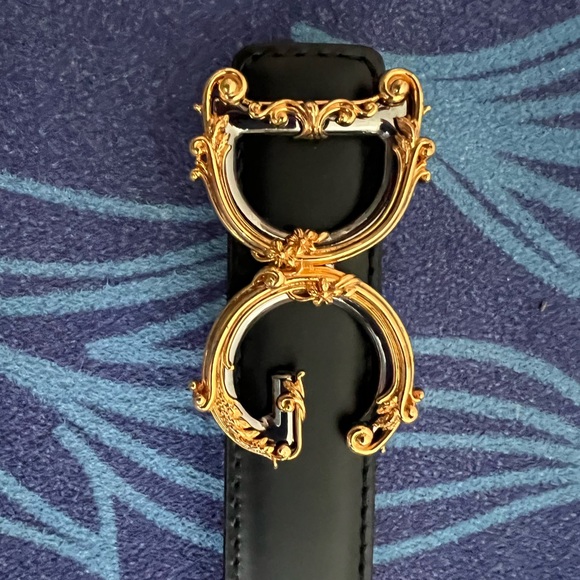 2.5CM DG ICONIC BAROQUE LEATHER BELT . Used one time to my birthday party.